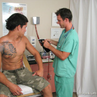 Jacob shows his skin - Picture 2