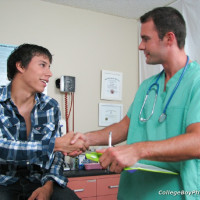 Justin at the doctor - Picture 1