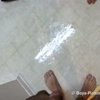 Dustin Kilimin and Ian Madrox desperate to piss - Picture 4