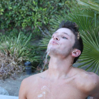 Damon Archer enjoys a drink of his piss - Picture 3