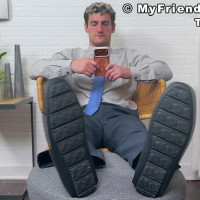 Spy on Tommy's feet - Picture 1