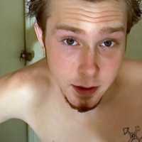 Billy strips down - Picture 19