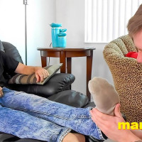 A foot rub for sir Richard - Picture 6