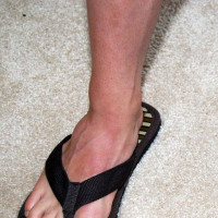 Steve show his feet - Picture 4