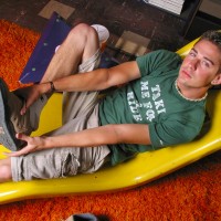 Shane Allen shows his sneakers - Picture 5
