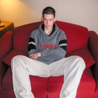 Sam shows his feet - Picture 2