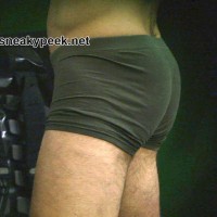 Hairy hunk in the locker room - Picture 15