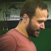 Hairy hunk in the locker room - Picture 20