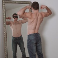 Sam Cuthan’s raw mirror scene - Picture 2