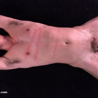 Michael DelRay has his scrotum stretched - Picture 7