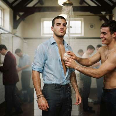 Perhaps we were mistaken, but once showers used to be taken without clothes... #brotherhood #shower #muscle #shirtless #wet