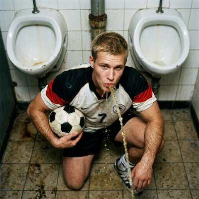 That sub footballer loves getting his mouth filled with warm piss 😈🏆 #gaypiss #fetish #dirtyathletes #footballers #toilet...