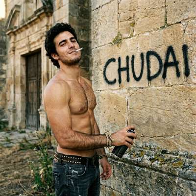Wrote “chudai” on the wall so everyone knows the vibe. #inpublic #street #hairy