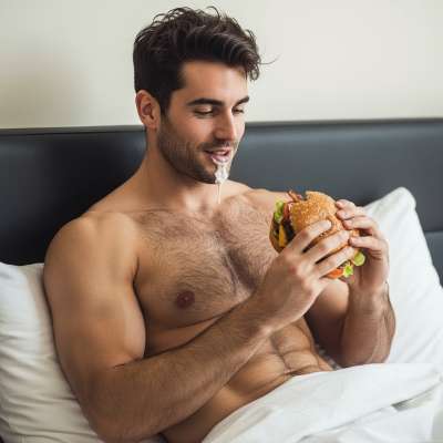 Flawless beauty, messy hands. Who said perfection can’t be delicious? 🍔✨ #bedroom #kitchen