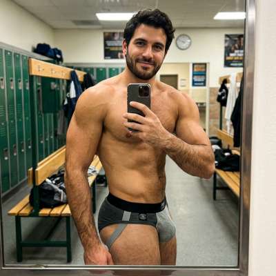 Every mirror in the gym is just a canvas waiting for your next masterpiece. 💪🔥 #malebeauty #gym #selfie #underwear