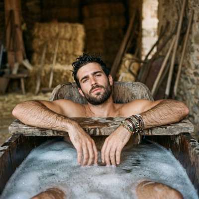 Every dip in the tub highlights those sharp lines—muscles, curves, and that effortless confidence. Pure art. 🔥 #bath #nature