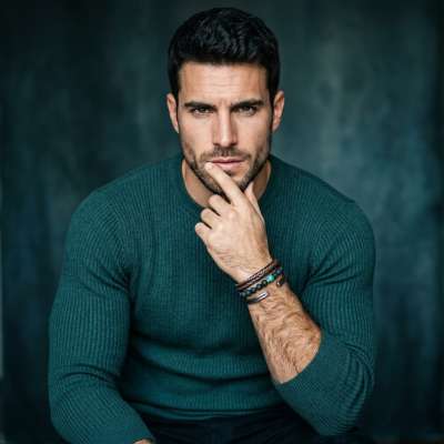 Confidence and charm redefined. This striking pose speaks volumes—effortless allure at its finest. #malebeauty #studio